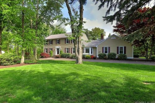 176 Flint Ridge Rd, Upper Stepney, CT 06468-1751