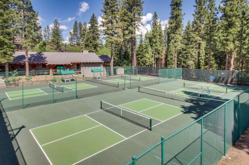 2000 Northstar Dr, Truckee CA  96161-4237 exterior