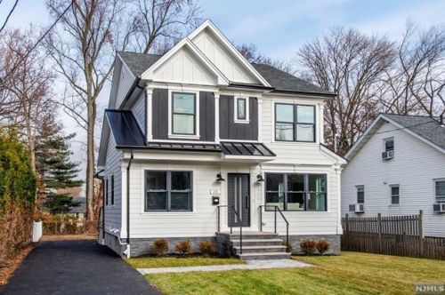 676 Ridgewood Rd, Oradell, NJ 07649-2013