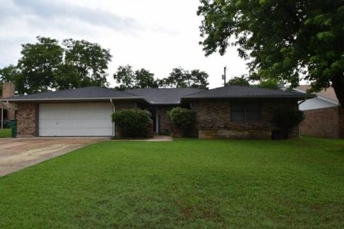 203 Sharp Dr, Stephenville, TX 76401-2167