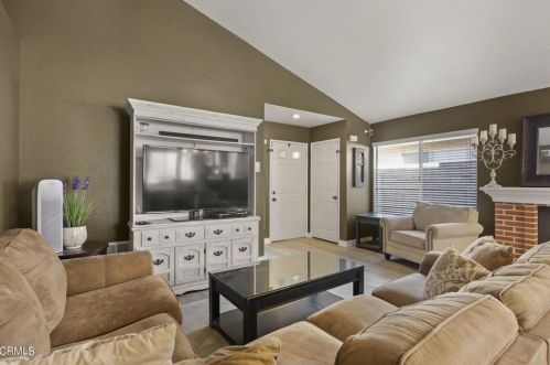 3072 Lamplighter St, Simi Valley CA  93065-5287 exterior