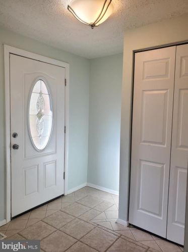 5813 Oak Ladder Ct, Springfield VA  22015-2327 exterior