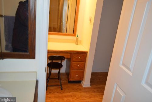 28 Garland Ct, Carlisle PA 17013-4409 exterior