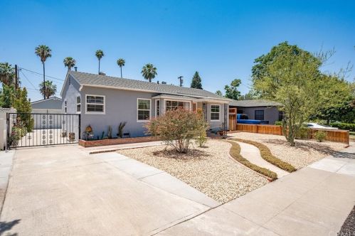 3450 Elmwood Dr, Riverside, CA 92506-1231