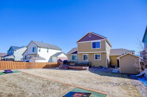 201 Newbern Way, Aurora CO 80016-6124 exterior