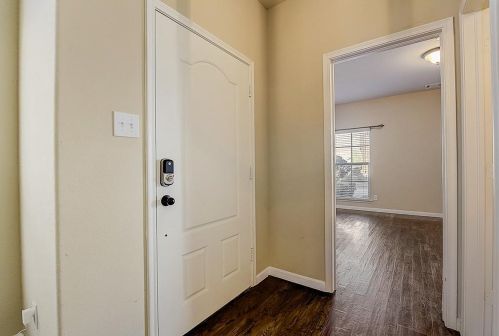 4272 Comanche Dr, Carrollton TX 75010-3300 exterior