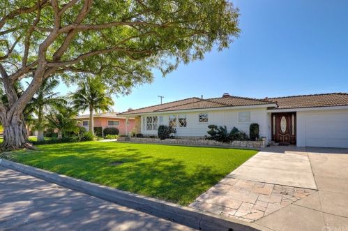9854 Belfair St, Bellflower, CA 90706-2404