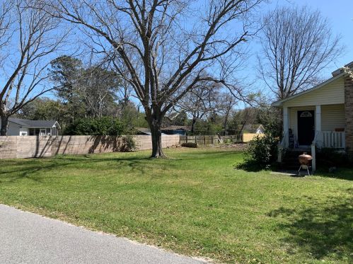 1458 Simmons St, Mount Pleasant, SC 29464-5071