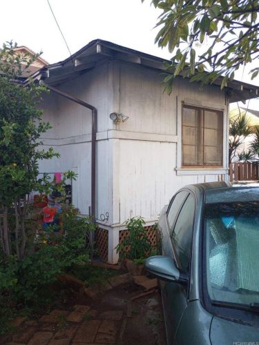 842 Mccully St, Honolulu, HI 96826-2806