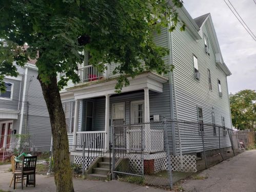 122 Hanover St, Providence, RI 02907-2776