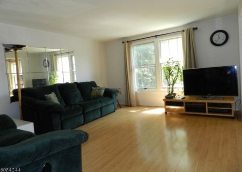 75 Maple Ave, Town Center, NJ 07052-2417