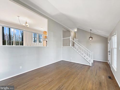 9109 Lake Braddock Dr, Springfield VA  22015-2136 exterior