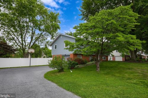 1117 Devonshire Rd, Lancaster PA  17601-1649 exterior