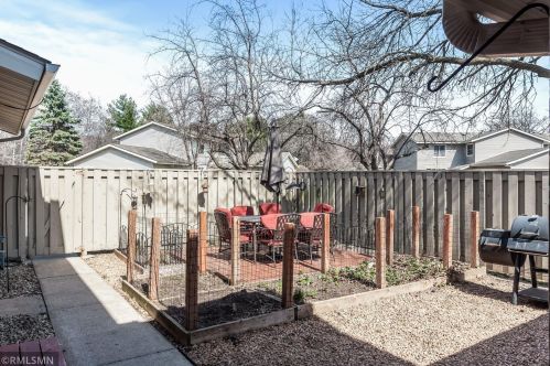 1056 Carmel Ct, Saint Paul MN  55126-5877 exterior