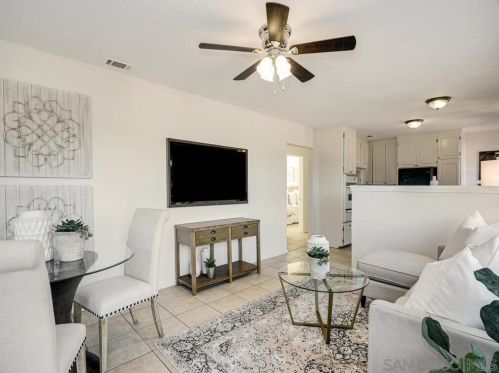 208 Ardys Pl, Vista, CA 92084-5118