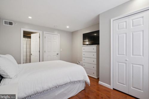 528 13 St, Philadelphia PA  19147-4533 exterior