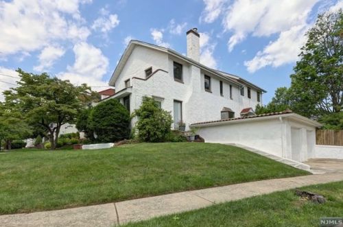 644 Bogert Rd, River Edge, NJ 07661-2150