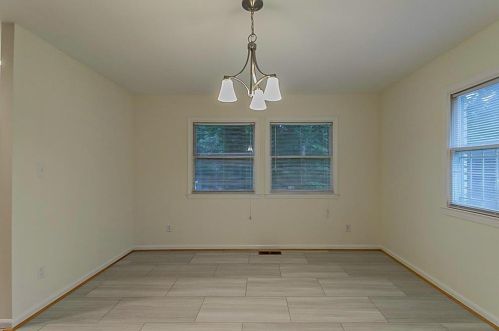 2870 Handy Dr, Atlanta GA  30318-7237 exterior