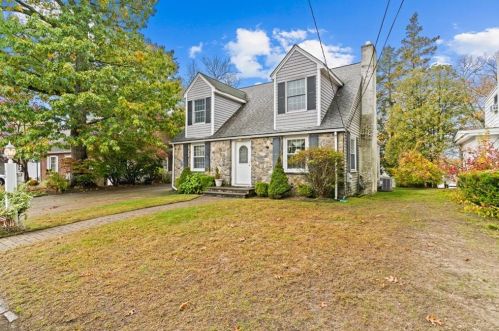 145 Edgehill Rd, Warwick, RI 02889-2210