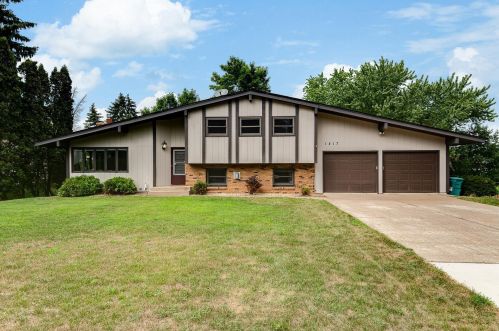1417 Indian Oaks Trl, Saint Paul, MN 55112-1963