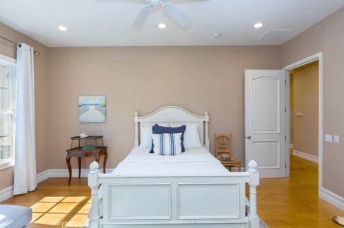 1015 Tiger Tail Dr, Riverside CA  92506-5423 exterior