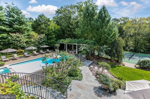 110 Brooks Bnd, Princeton NJ  08540-7545 exterior