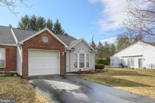 5 Thornhill Ct, Carlisle PA  17015-7669 exterior