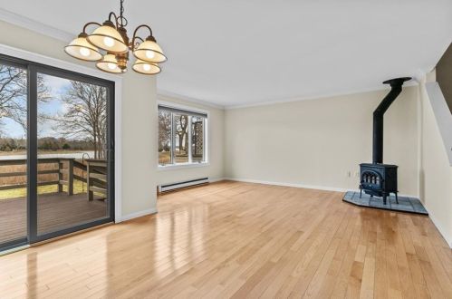 200 Fishing Cove Rd, North Kingstown, RI 02852-4039