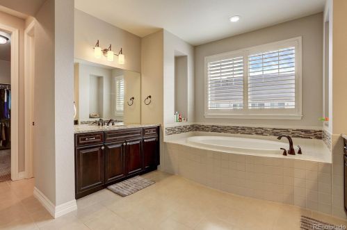 27270 Lakeview Dr, Aurora CO 80016-2514 exterior