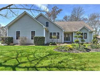 10 Strawberry Ln, Warren, RI 02885-1047
