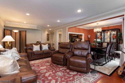 1 Quartz Ln, Paterson NJ  07501-3300 exterior