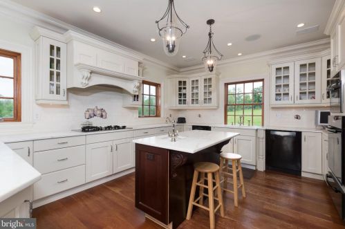 80 Mapleton Rd, Princeton NJ  08540-9668 exterior