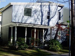 3818 16th Ave, Portland, OR 97202-3829