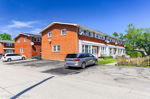 8866 Prospect St, Niles, IL 60714-1611