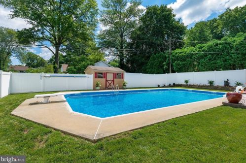 303 Devon Dr, Lancaster PA  17603-4609 exterior