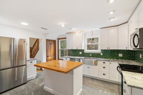 75 Main St, Middlefield, CT 06455