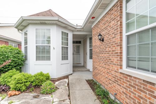 2871 Bond Cir, Naperville, IL 60563-8749