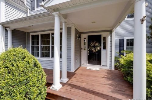 4 Old Farm Pl, Norwalk, CT 06850-1931