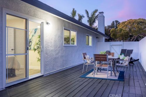 8212 Munster Dr, Huntington Beach CA  92646-5025 exterior