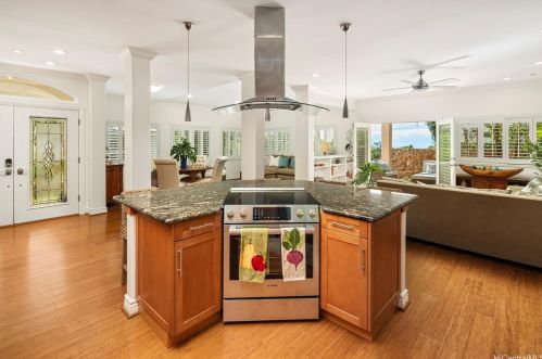 5576 Poola St, Honolulu HI  96821-1565 exterior