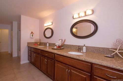 6857 Niumalu Loop, Honolulu HI  96825-1646 exterior