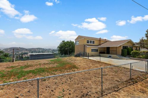 8657 Almond Rd, Lakeside, CA 92040-5313