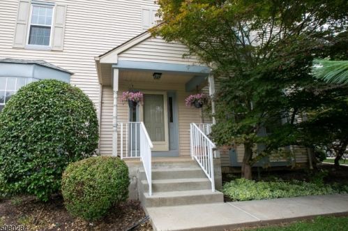 61 Castleton Rd, Princeton, NJ 08540-1644