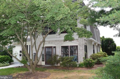 207 Valleybrook Dr, Lancaster PA  17601-4623 exterior