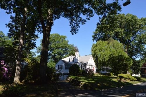 524 Monroe St, Ridgewood, NJ 07450-1413