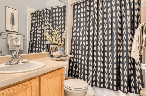 24013 Moraine Pl, Aurora CO 80016-1352 exterior