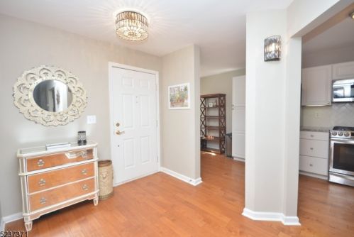 28 Spring Brook Dr, Annandale, NJ 08801-1643