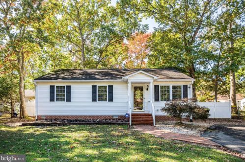 5400 Lee White Ln, Fredericksburg, VA 22407-1689
