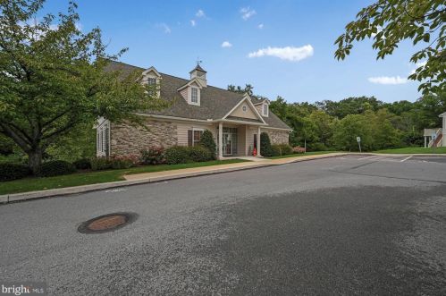 15 Leeds Ct, Lancaster PA  17602-4676 exterior