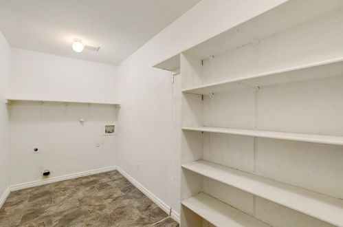 400 Masonwood Dr, Uhland TX 78640-4609 exterior